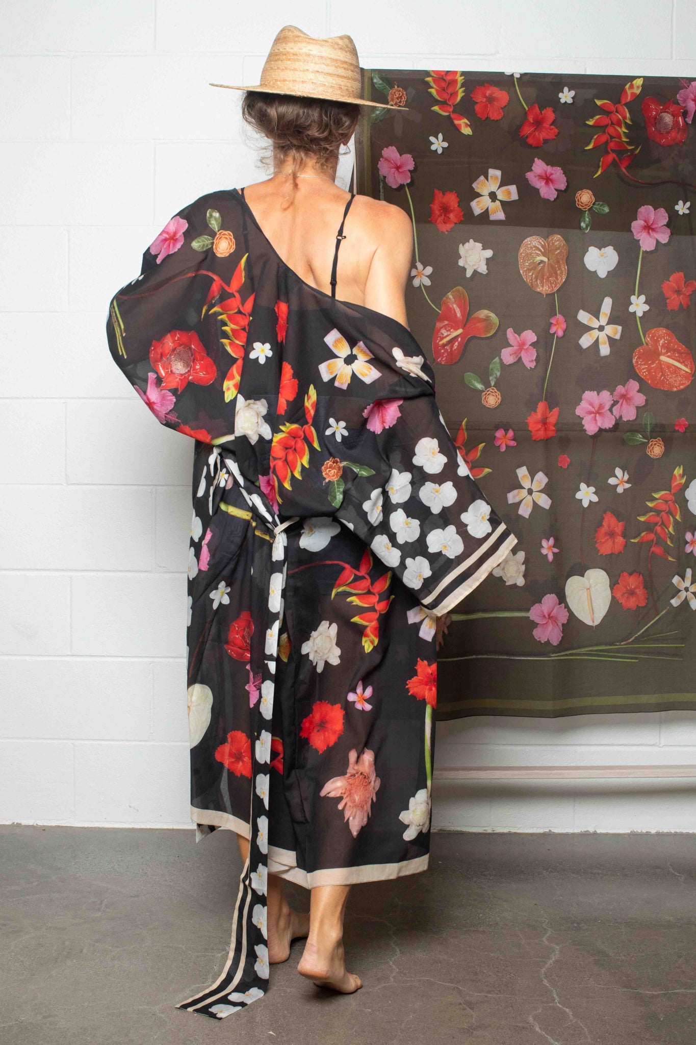 Refined cotton robe by Lola Pilar with sophisticated black tropical floral design inspired by Hawaii, crafted in Italy for effortless resort and travel style.