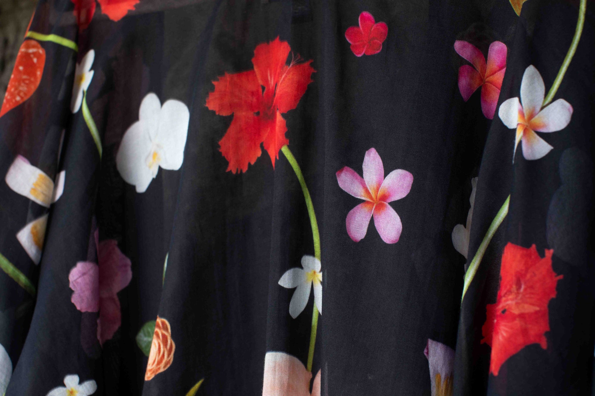 Modern island cotton kimono top with dramatic tropical flower print on black fabric inspired by refined Hawaii resort fashion.