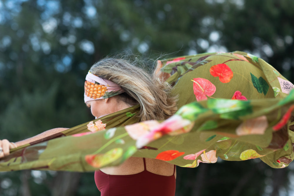 100% soft cotton sarong made in italy designed in hawaii anthuriums, hibiscus, Philodendron